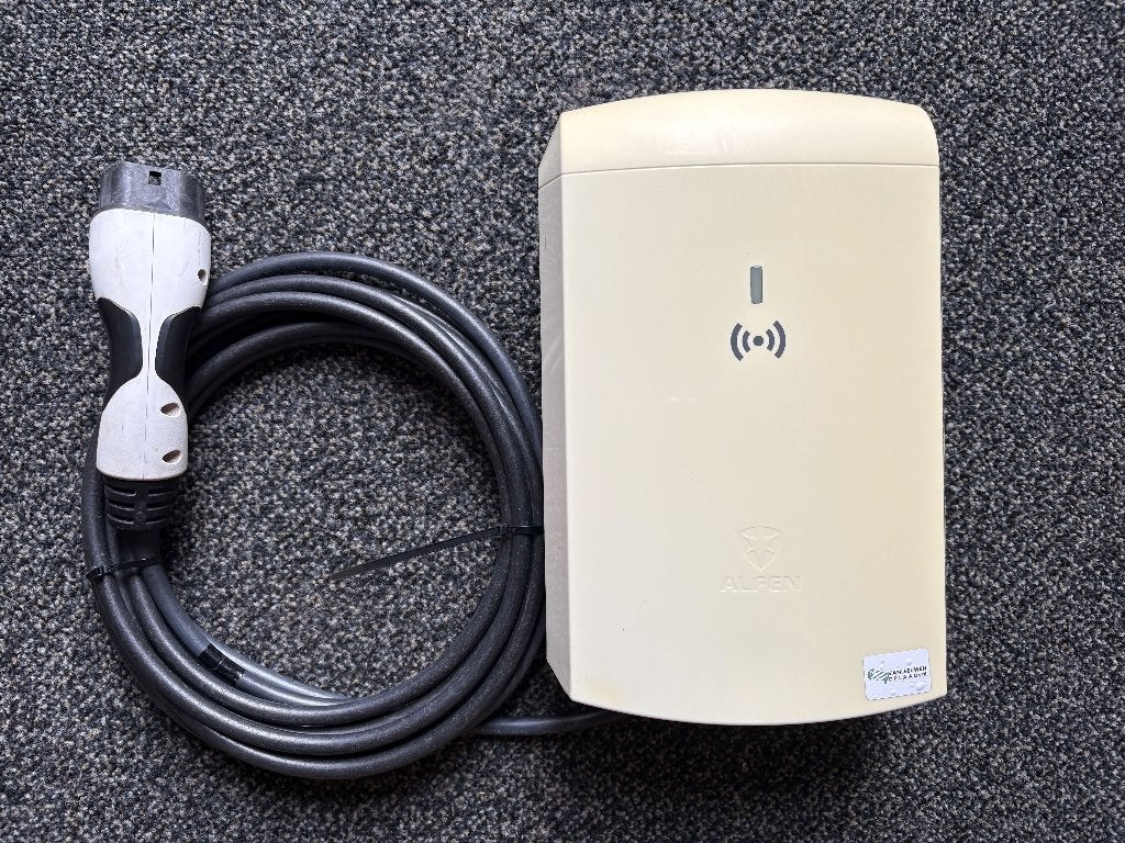 Alfen ICU Eve Mini laadpaal, 7,4 kW, met vaste Type 2-kabel, Ophalen, Gebruikt, Laadpaal en Laadkabel