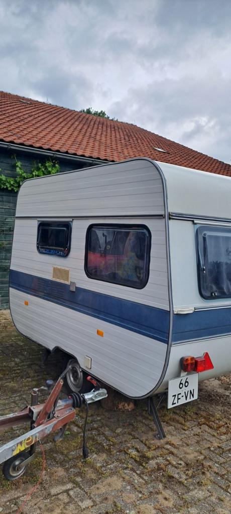 Gerenoveerde caravan met nieuwe banden, voortent & luifel, Caravans en Kamperen, Caravans, Overige merken, Standaardzit, Omvormbare zithoek