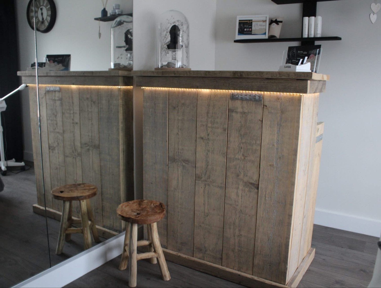 Zeer stevige en mooie balie/toonbank/bar met ledverlichting, Ophalen