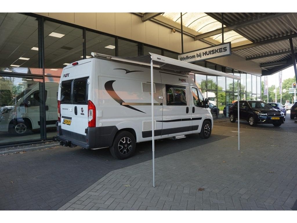 Pilote V 600 F Automaat - Trekhaak, Automaat, Buscamper of Camperbus, Achteruitrijcamera, Ringverwarming