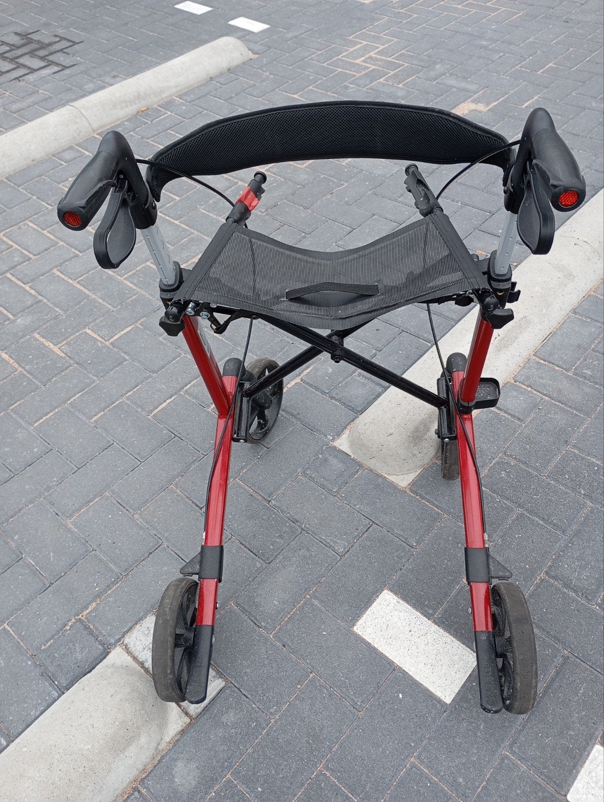 Zeer nette niet van nieuw te onderscheiden Rollator, Diversen, Ophalen of Verzenden, Opvouwbaar, Zo goed als nieuw