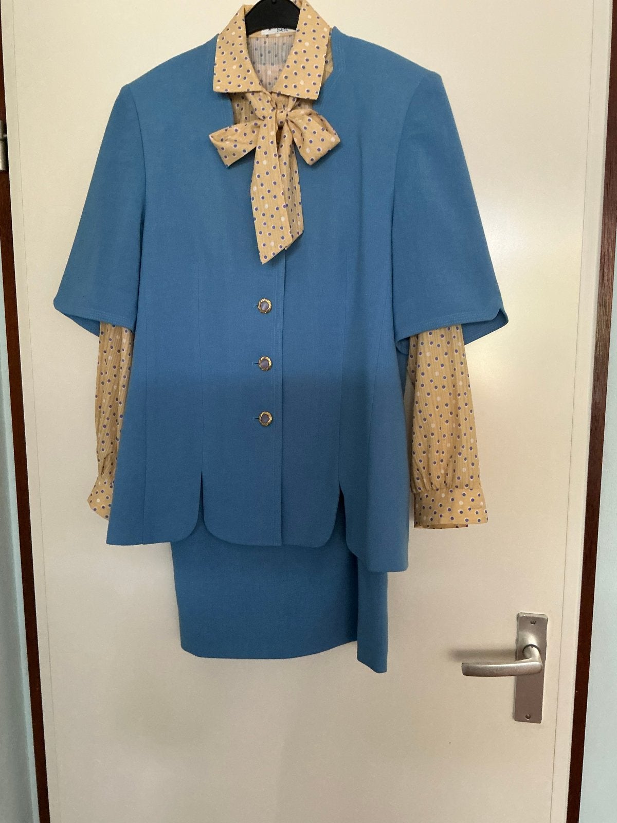 Blauw damespak maat 38, Trevira/scheerwol, gevoerd, Kleding | Dames, Maat 38/40 (M), Blauw, Ophalen of Verzenden, Zo goed als nieuw