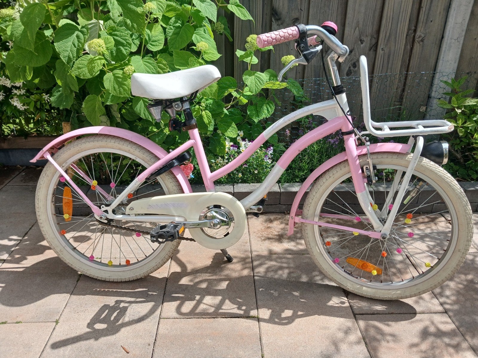 Roze kinderfiets 20 inch met voordrager, Ophalen, Terugtraprem, Gebruikt, Handrem