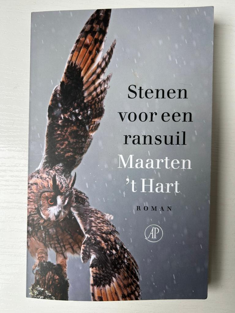Maarten 't Hart - Stenen voor een ransuil (2017 druk), Ophalen of Verzenden, Zo goed als nieuw, Maarten 't Hart