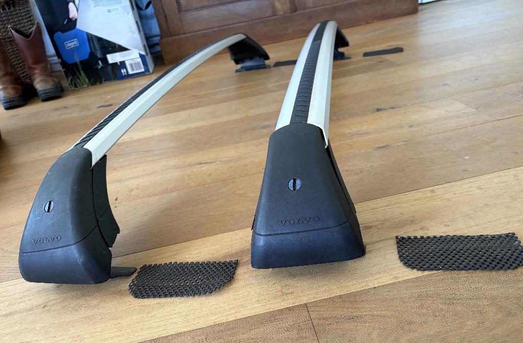Originele Volvo Lastdragers + gereedschap + voetjes, Auto diversen, Ophalen, Gebruikt