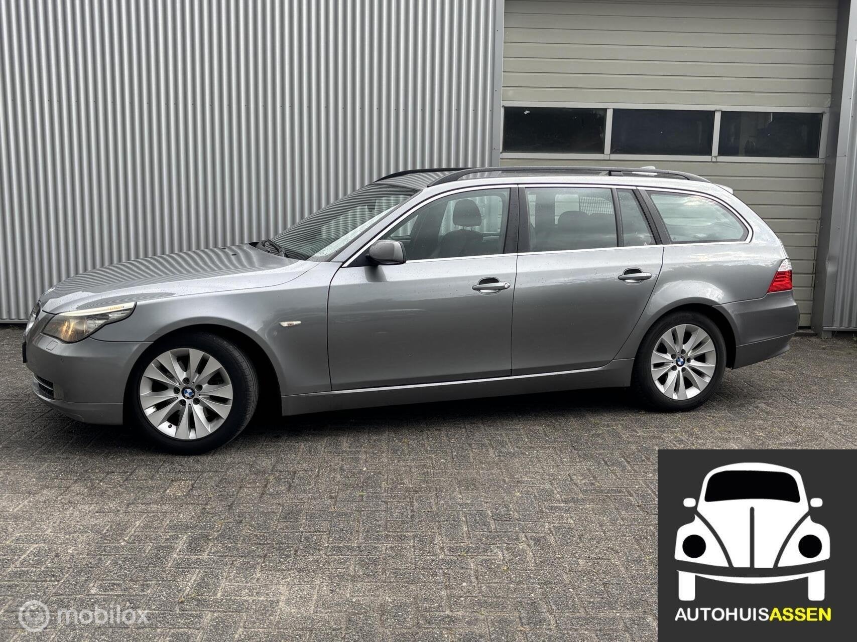 BMW 5-serie Touring 525i Business Line, Auto's, Verwarmde buitenspiegels, Achterwielaandrijving, Gebruikt, 2000 kg