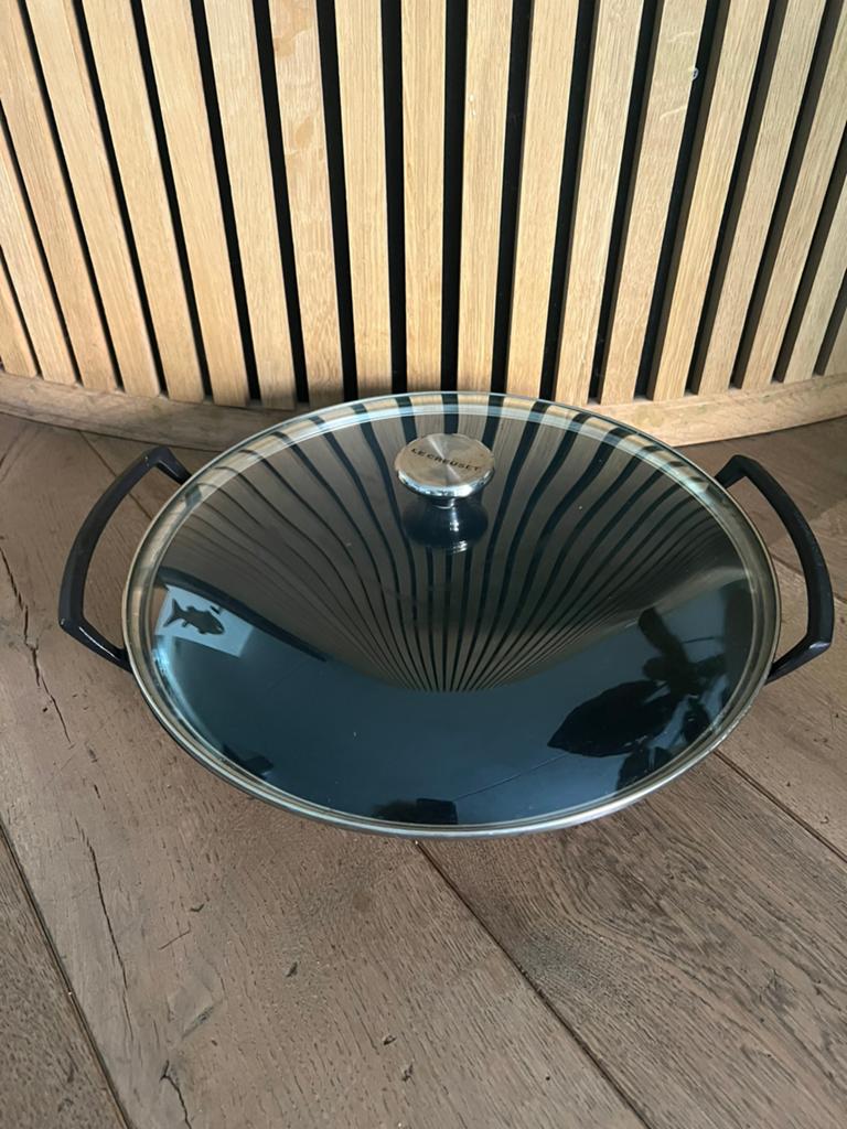 Wok Le Creuset als nieuw zwart gietijzer, Ophalen of Verzenden, Zo goed als nieuw, Gietijzer, Wok