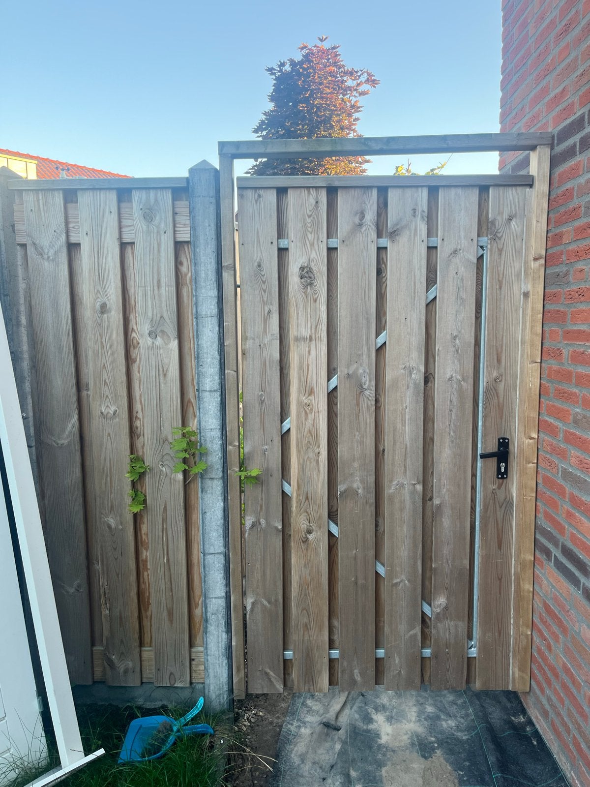 Houten looppoort met 1 stenen paal en nog een schuttingdeel, Tuin en Terras, Ophalen, Gebruikt, Minder dan 100 cm, Looppoort