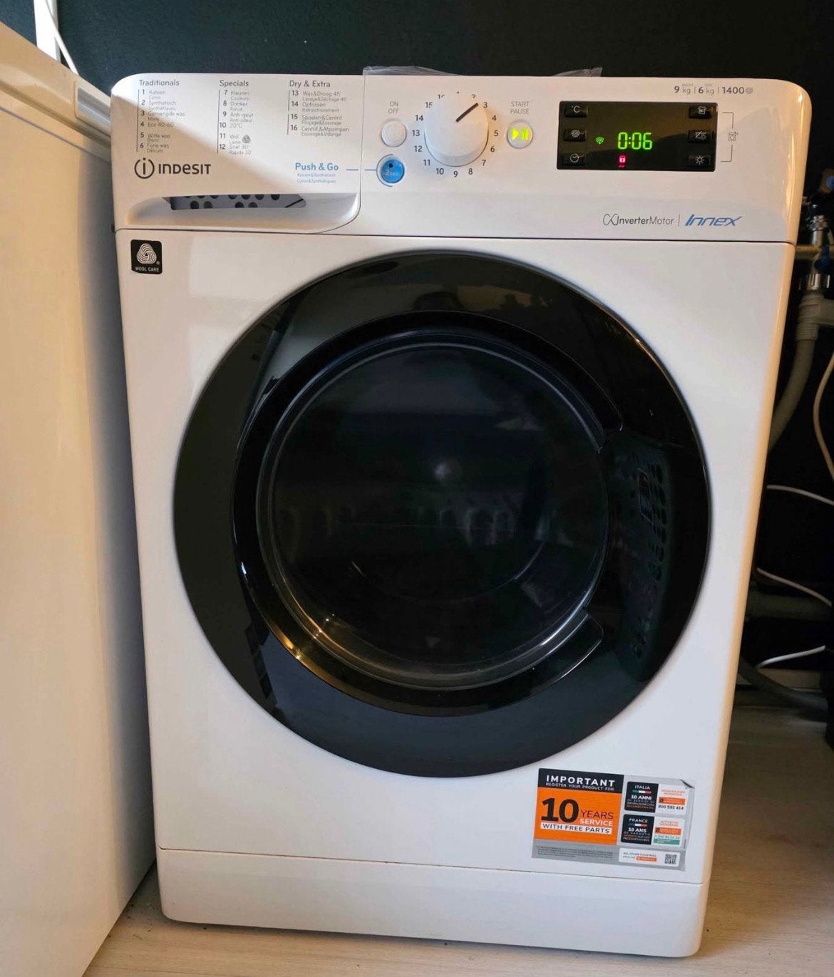 Indesit was-droog combinatie, Ophalen, 1200 tot 1600 toeren, 8 tot 10 kg, Zo goed als nieuw