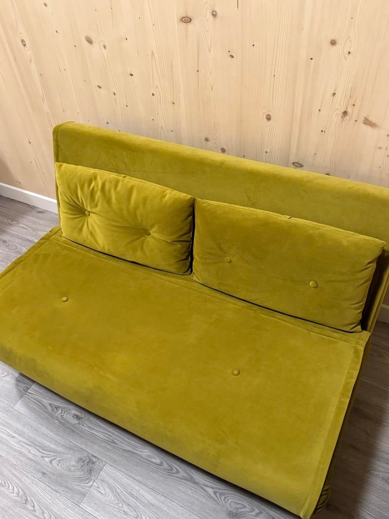 Slaapbank Made Velvet Okergeel Haru 123cm, als nieuw, Huis en Inrichting, Slaapkamer | Slaapbanken, Ophalen, Tweepersoons, 190 cm of minder