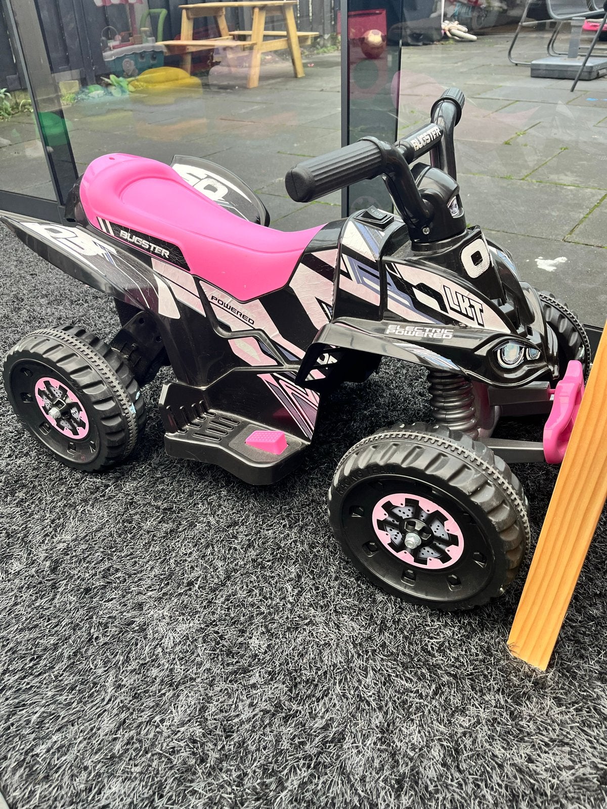 Bugster Elektrische Kinderquad - Zwart/Roze, Gebruikt
