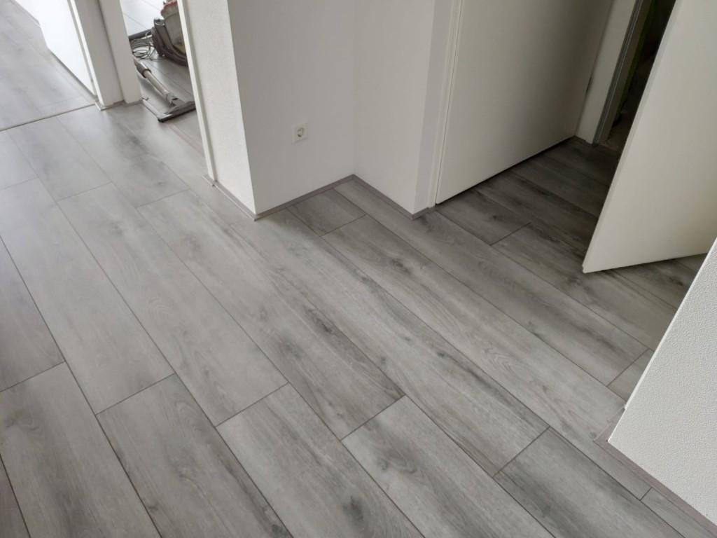 Voordelig vloer laten leggen (PVC, laminaat & visgraat)✅, Huis en Inrichting, Ophalen of Verzenden, Nieuw, 75 m² of meer, Laminaat