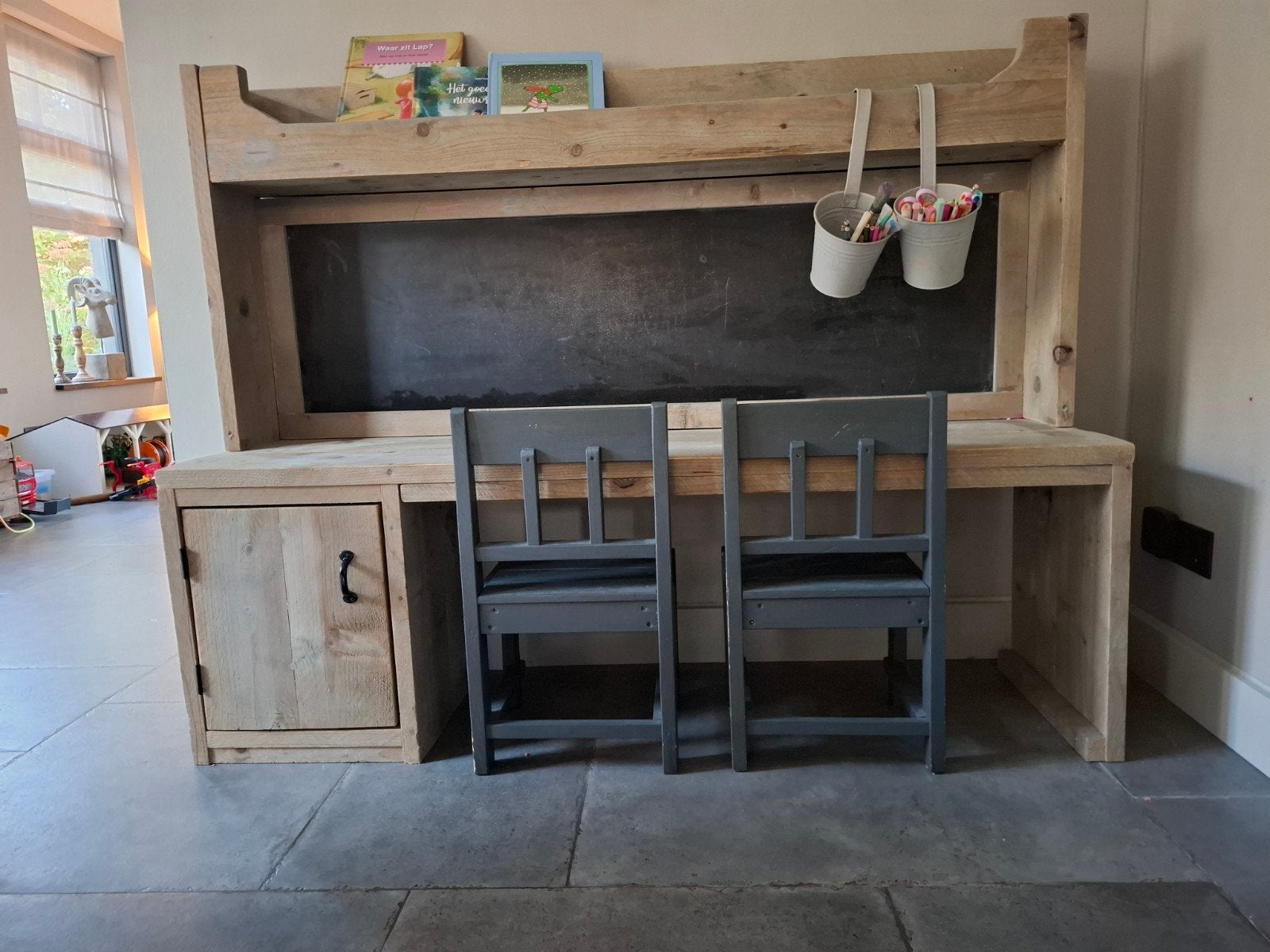 Stijgerhouten kinder bureau / speeltafel met krijtbord, Ophalen, Gebruikt, Tafel(s) en Stoel(en)
