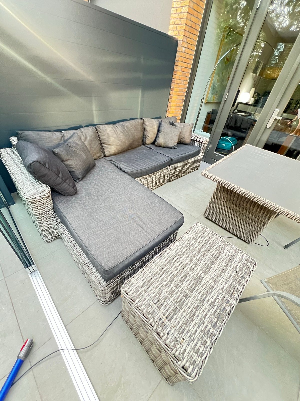 Complete Tuinset: L-vormige loungebank, tafel & 2 stoelen, Ophalen, 5 zitplaatsen, Gebruikt, Wicker