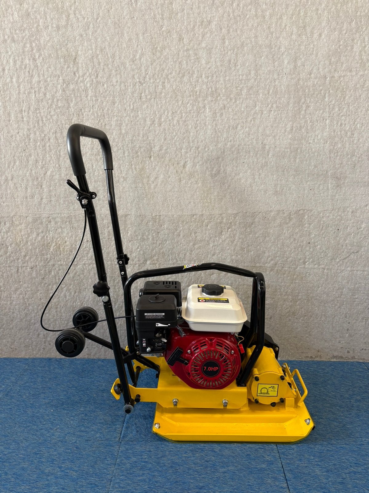 Nieuwe Nürnberg 65KG benzine trilplaat met rubber mat, Ophalen, Nurnberg, Nurnberg, Nieuw