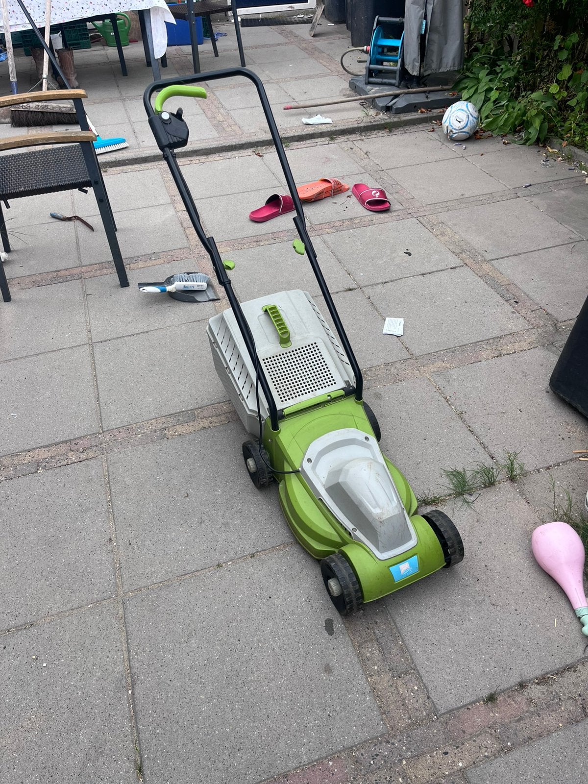 Central Park elektrische grasmaaier 1300W – 32 cm, Ophalen, Elektrische grasmaaier, Zo goed als nieuw, Opvangbak