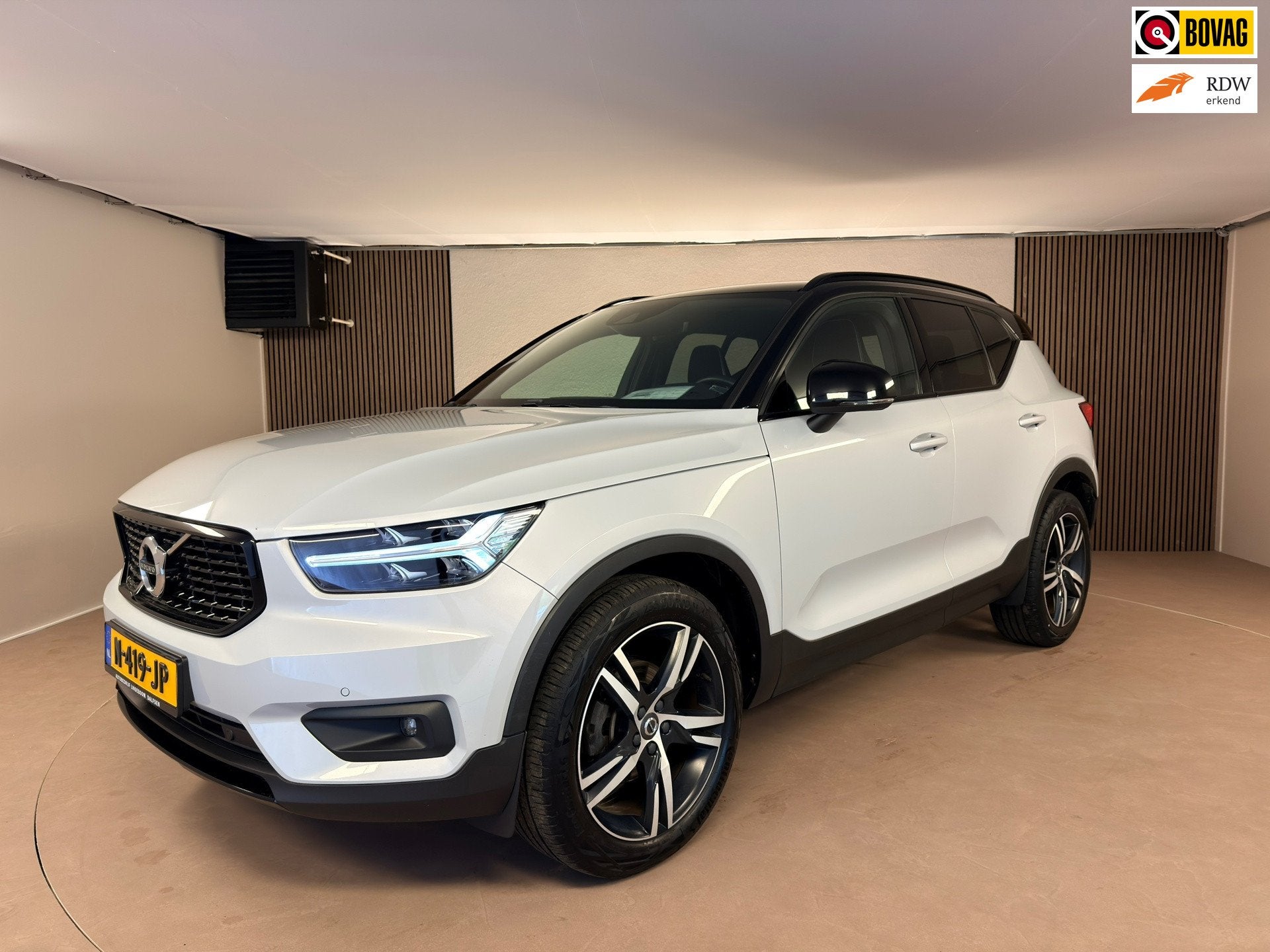 Volvo XC40 1.5 T3 R-Design H&K, Memory Seat, Trekhaak, Auto's, Dealer onderhouden, Gebruikt, 163 pk, Bedrijf