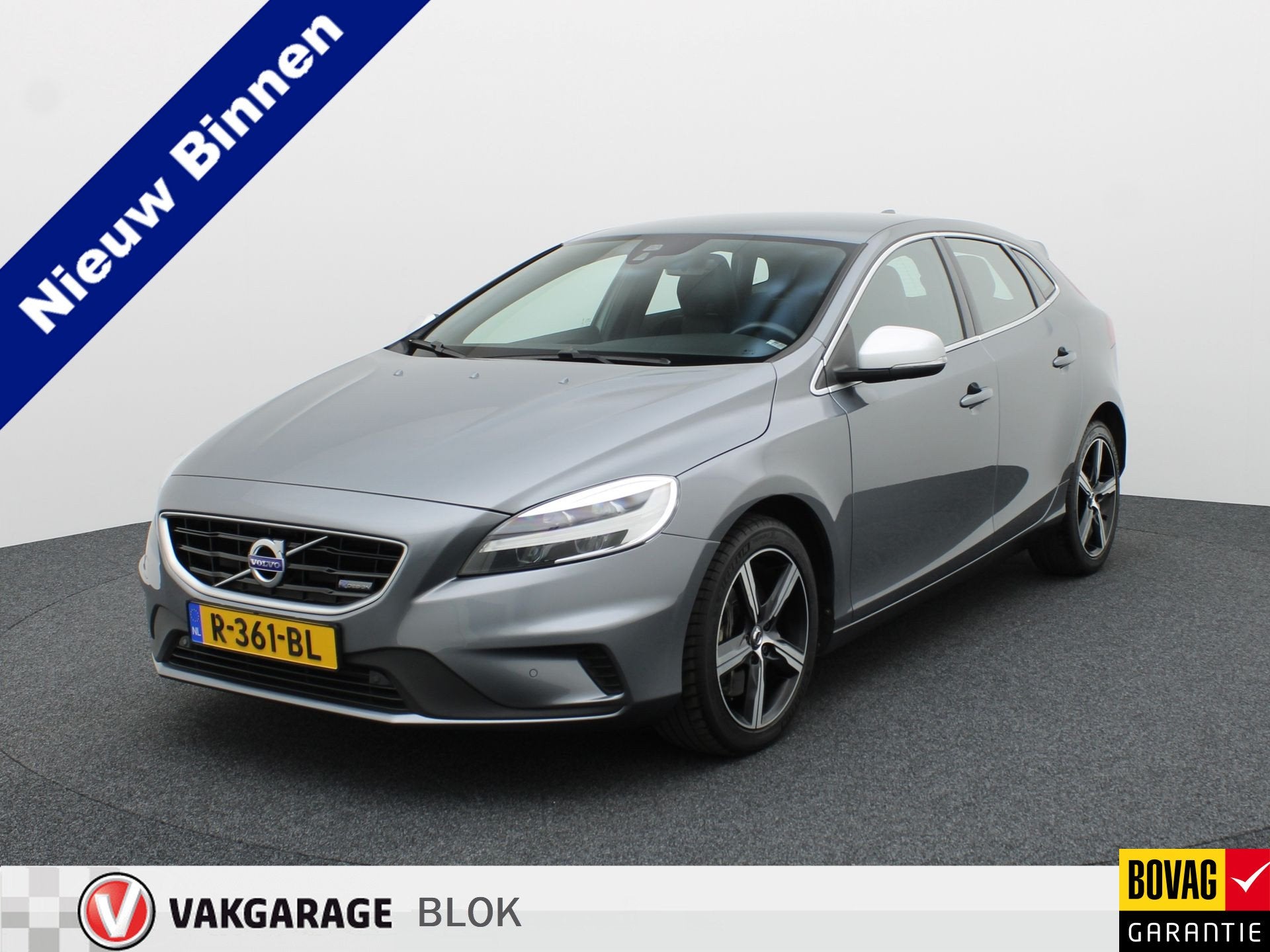 Volvo V40 1.5 T3 R-Design | Stoelverwarming | Navi | Prijs R, Auto's, 12 maanden, 4 cilinders, Bedrijf, 154 pk