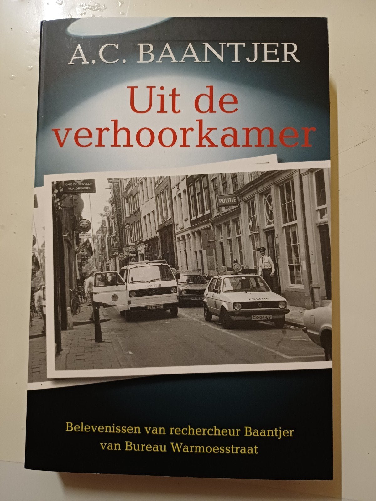 Uit de Verhoorkamer, Boeken, Detectives, Ophalen of Verzenden, Zo goed als nieuw