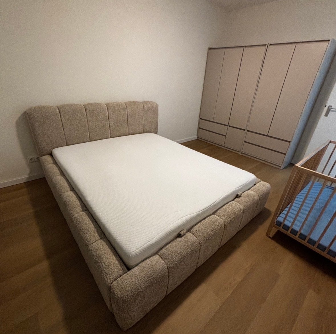 Nieuwe Boxspring met Opbergruimte - 160x200 cm, Ophalen, Beige, 200 cm, Stof