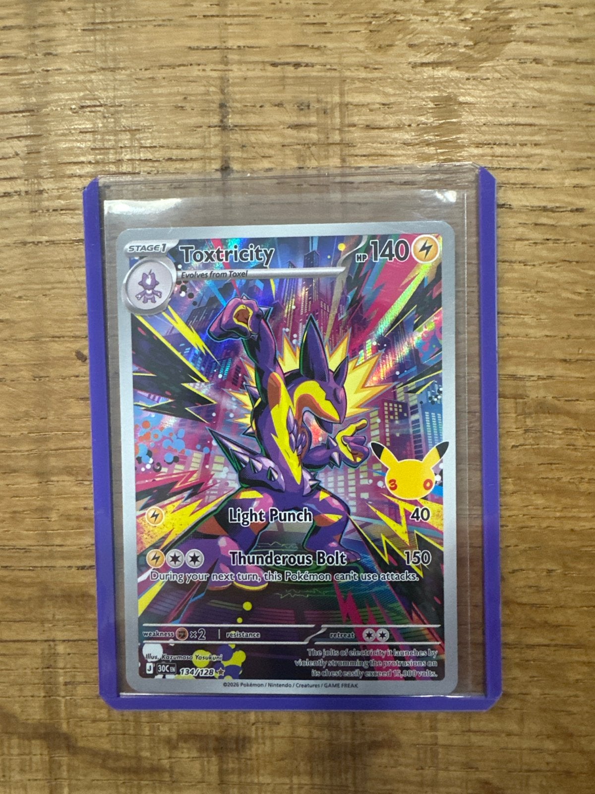 Toxtricity 134/128 Celebrations Pokémon Kaart, Ophalen of Verzenden, Zo goed als nieuw, Losse kaart