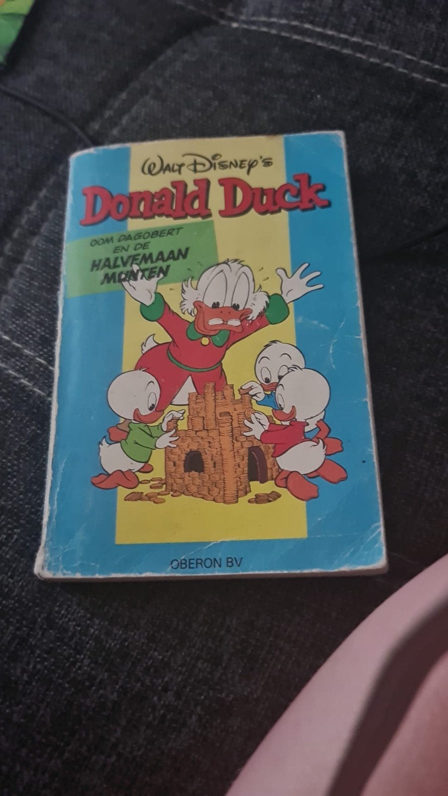 Donald Duck: Oom Dagobert en de Halvemaan Munten, Eén stripboek, Ophalen of Verzenden, Gelezen, Walt Disney