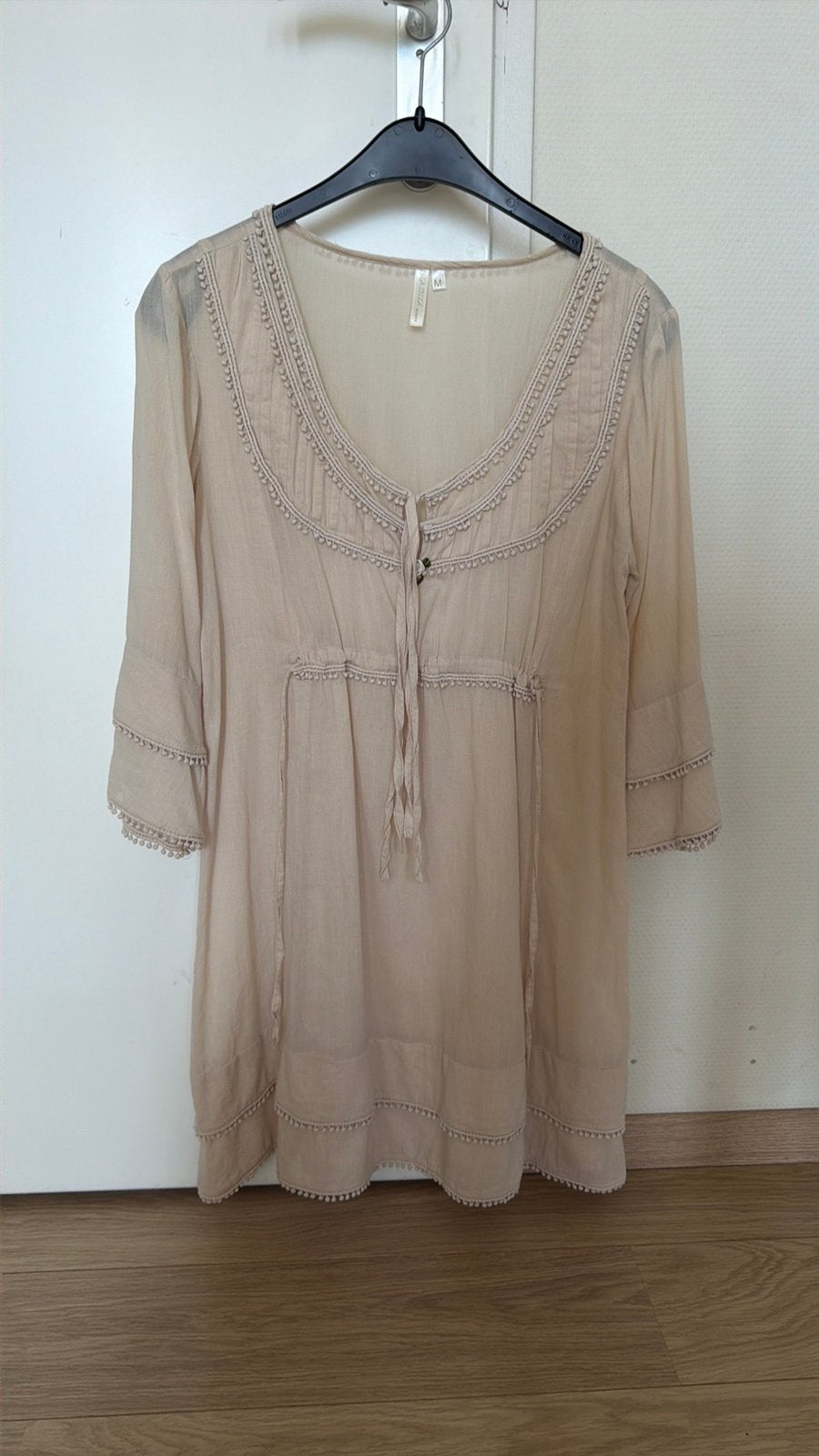 Strandjurkje van Isla Ibiza Bonita in maat M in beige, Maat 38/40 (M), Beige, Ophalen of Verzenden, Gedragen