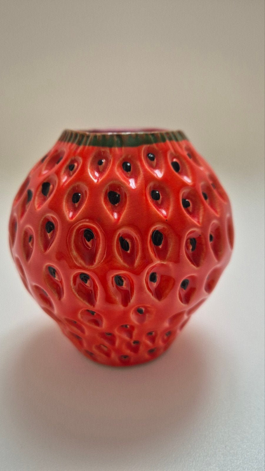 bloemenvaasje des Pots zgan
Des pots aardbei
11 cm hoog
In p, Ophalen of Verzenden