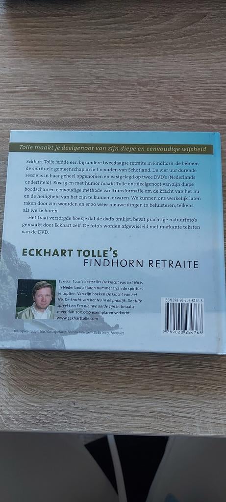 Eckhart Tolle's Findhorn Retraite - Boek met 2 DVD's, Boeken, Ophalen of Verzenden, Zo goed als nieuw, Spiritualiteit algemeen