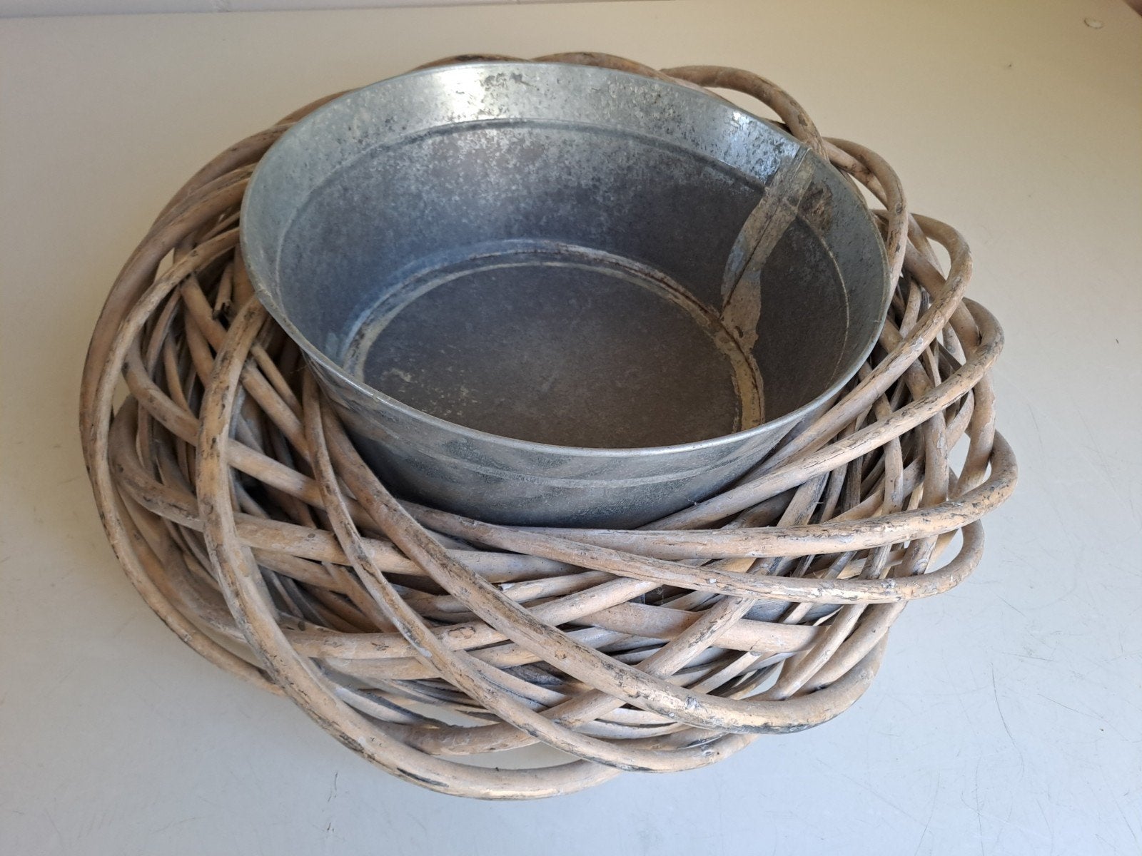 krans met bloembak, Ophalen, Rond, Hout