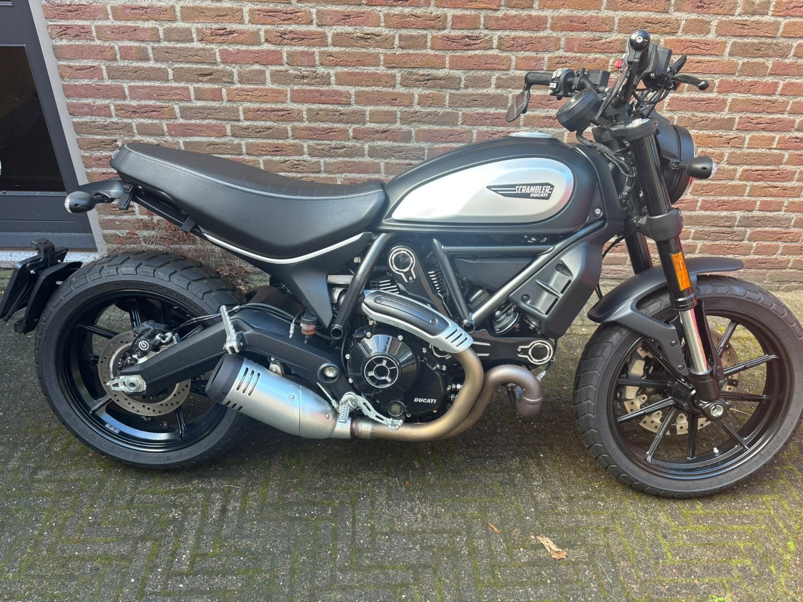 scrambler 800 icon 2022   3560 km  btw motor, Motoren, 2 cilinders, Bedrijf, Naked bike