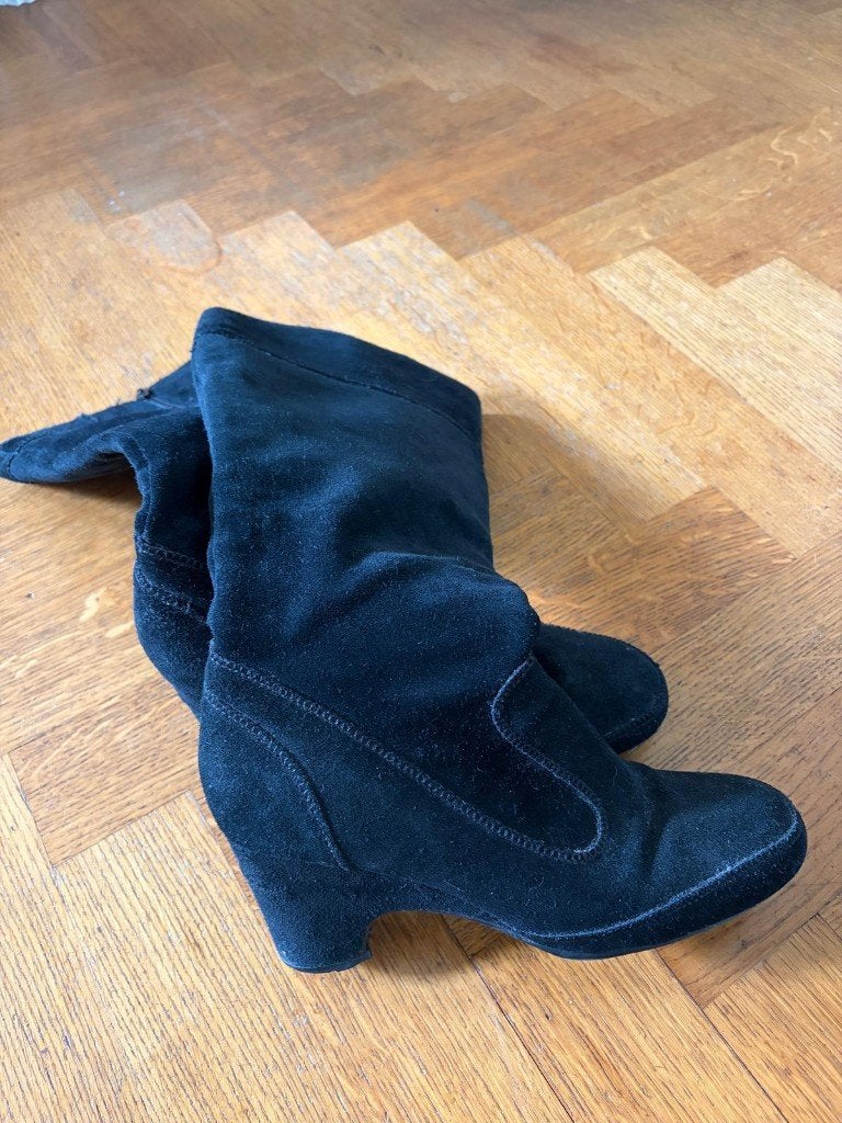 suede zwarte laarzen, Hoge laarzen, Zwart, Ophalen of Verzenden, Zo goed als nieuw