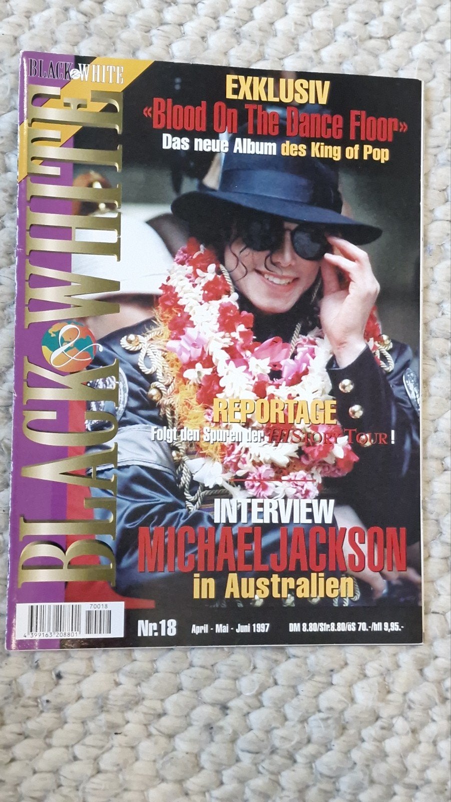 Black & White Magazine MJ Hawai HIStory Tour + 3T, Verzenden