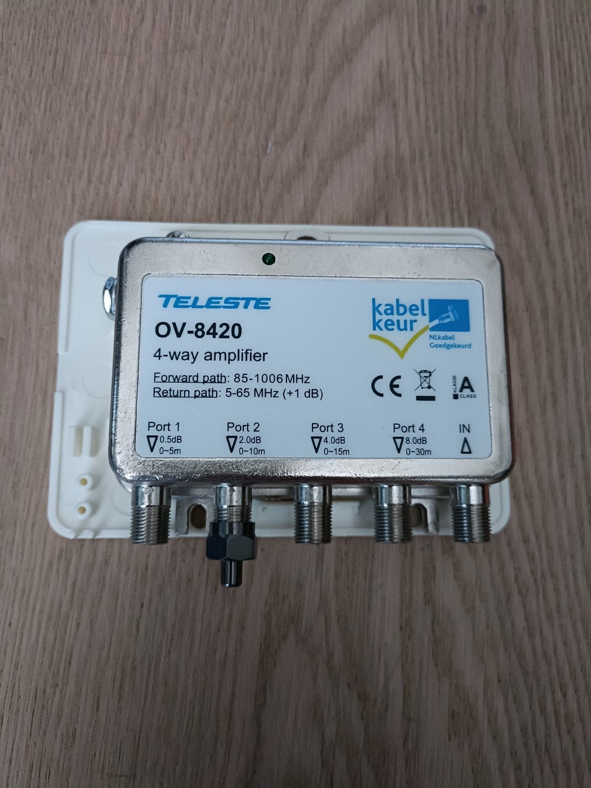 Teleste OV-8420 4-weg versterker met coaxkabel, Ophalen, Gebruikt, Minder dan 2 meter, Coaxiale kabel