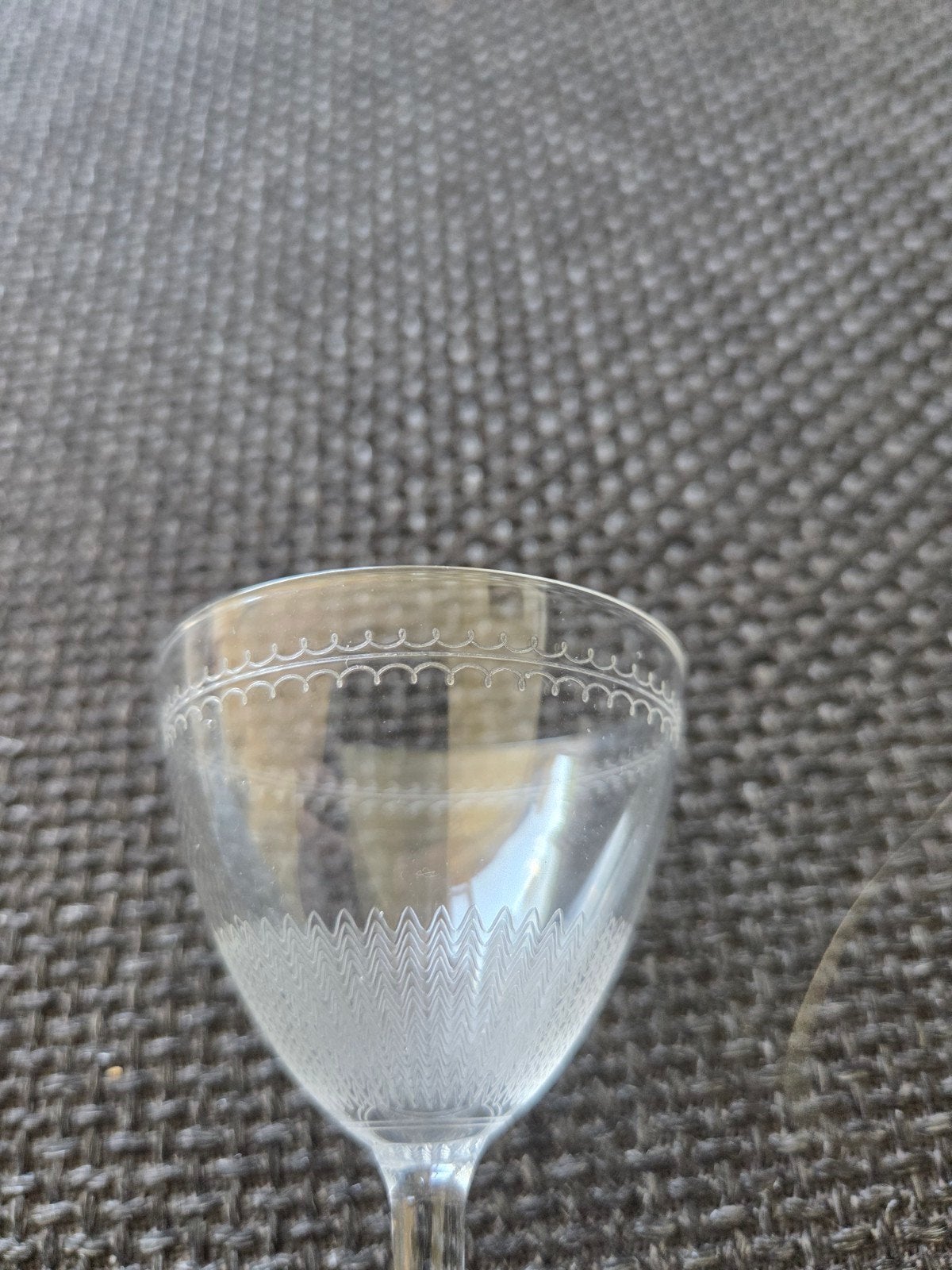 Antieke glaasjes met gravure, Ophalen