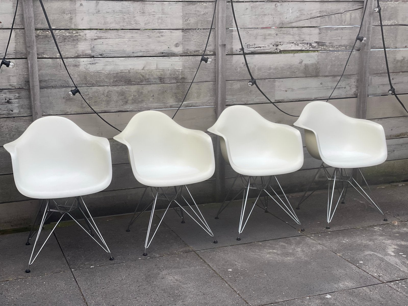 Vitra Eames Dar Kuipstoel - Set van 4, Huis en Inrichting, Stoelen, Ophalen, Kunststof, Gebruikt, Wit