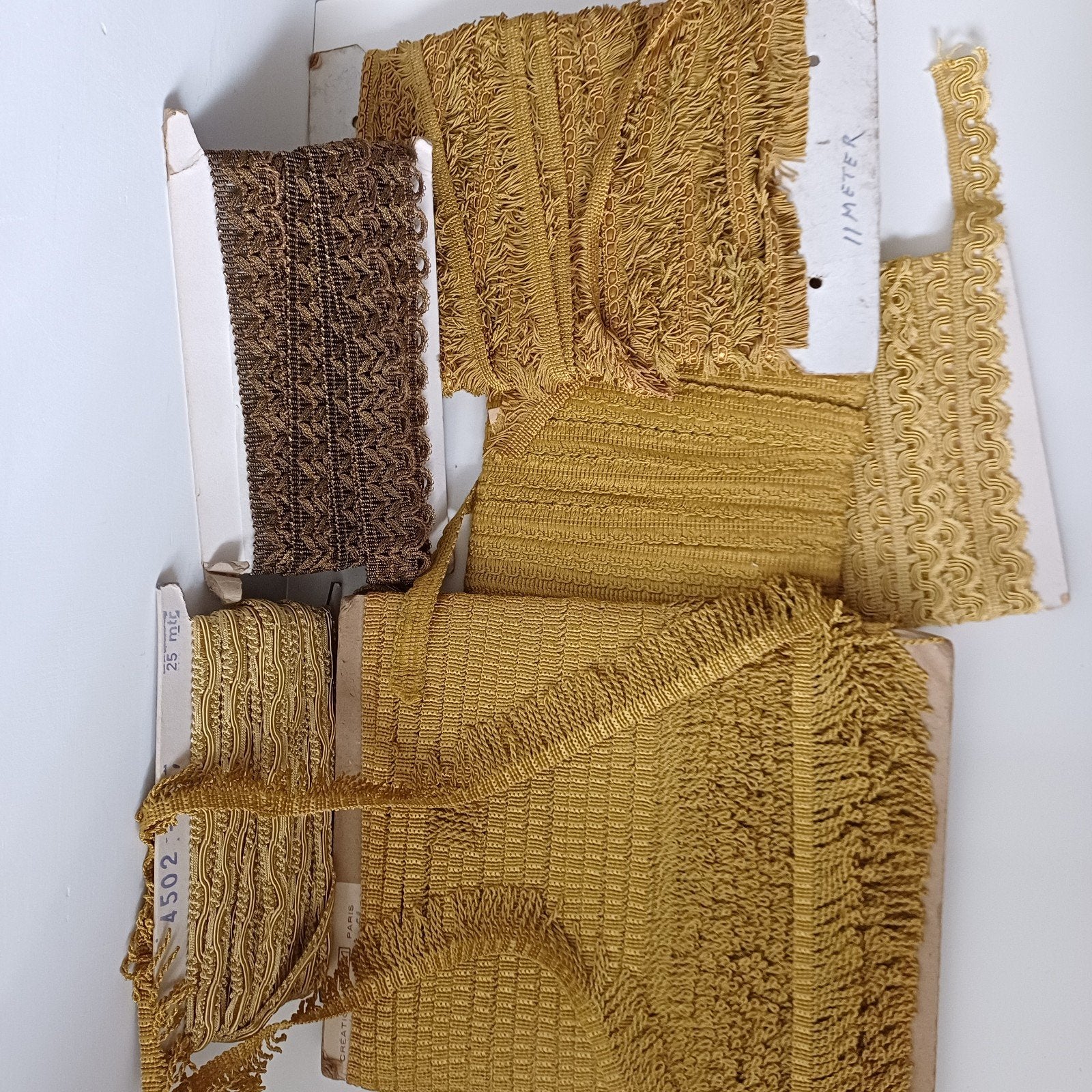 "Gouden" okergele en bruine linten franjes, vintage, antiek, Ophalen of Verzenden, Gebruikt, Lint, Band of Elastiek