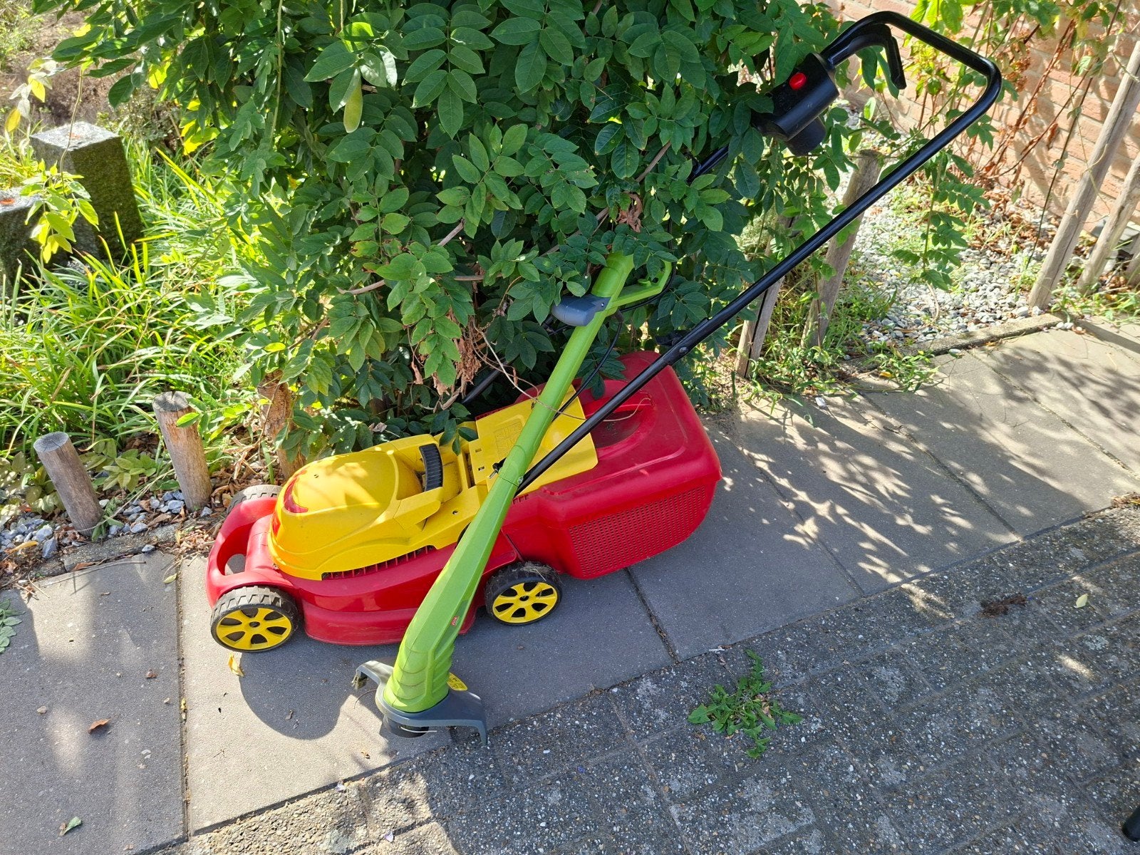 Elektrische grasmaaier met trimmer, Ophalen, Cirkelmaaier, Gebruikt, Elektrische grasmaaier
