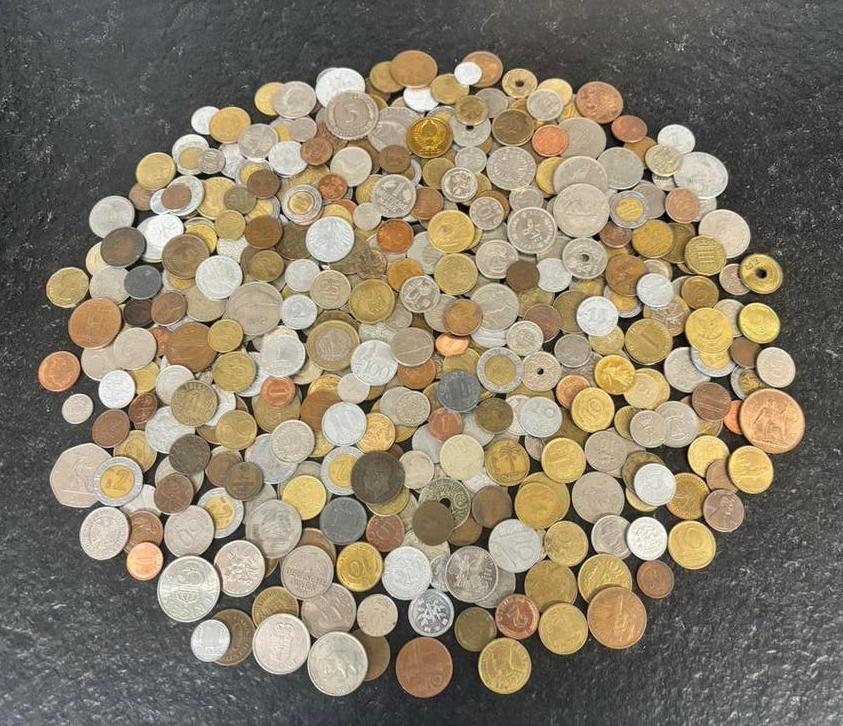 Ruim 2 kg oude buitenlandse munten in oud blik, Ophalen of Verzenden, Buitenland, Munten