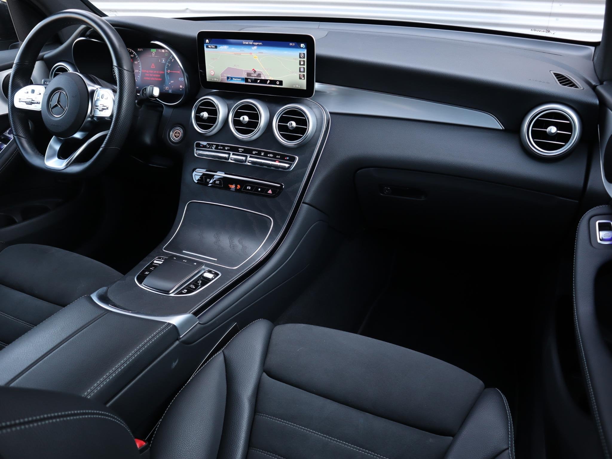 Mercedes-Benz GLC-klasse 300e 4MATIC Business Solution AMG, Auto's, Mercedes-Benz, 14 kWh, Gebruikt, 4 cilinders, 2000 kg