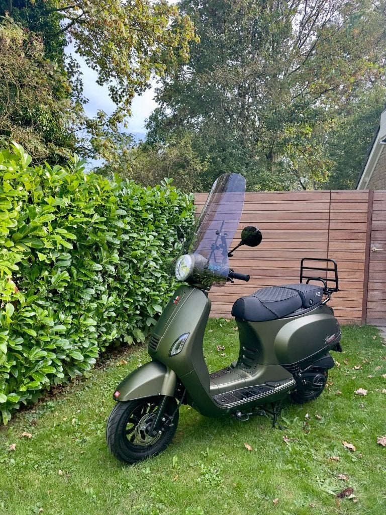 GTS Toscane exclusive scooter 325 km!!!, Ophalen, Maximaal 45 km/u, Zo goed als nieuw, Benzine