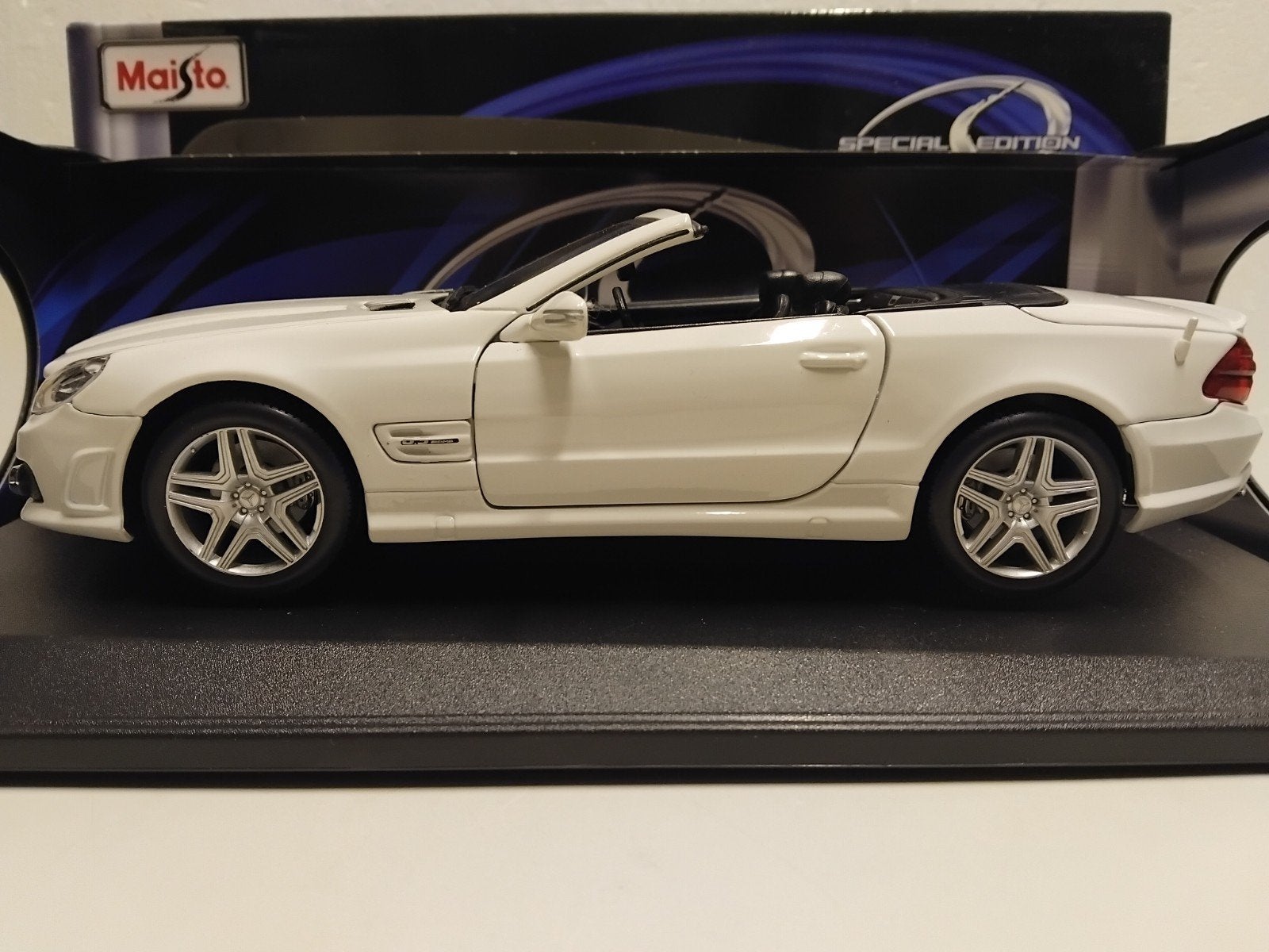 Mercedes Benz SL 55 AMG convertible Maisto metal 1:18 KRD, Ophalen of Verzenden, Zo goed als nieuw, Auto, Maisto