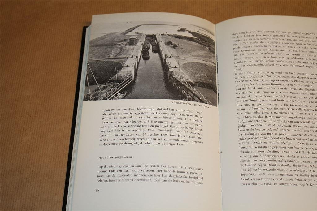 De Afsluitdijk. Recht door zee., Boeken, Ophalen of Verzenden, Gelezen