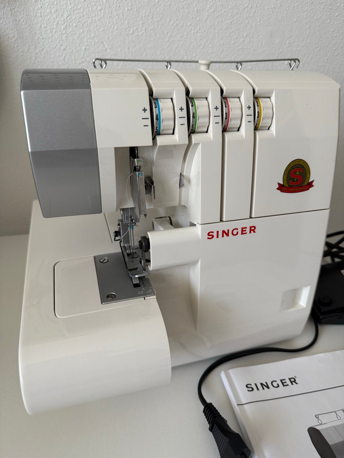 Singer 14SH754 Lockmachine, Hobby en Vrije tijd, Naaimachines en Toebehoren, Ophalen, Zo goed als nieuw, Lockmachine, Singer
