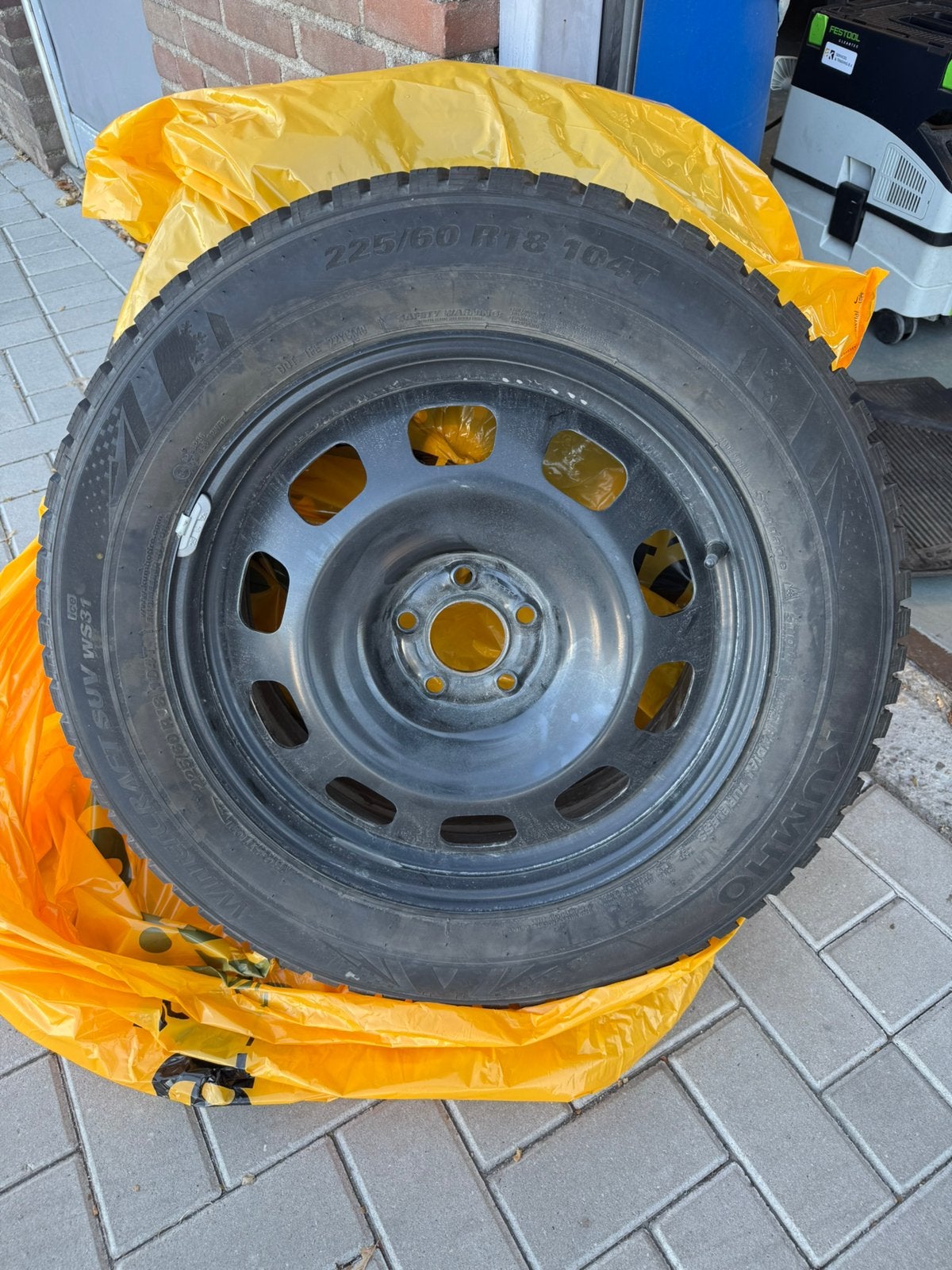 Set wielen met spijkerbanden Peugeot 5008, Ophalen