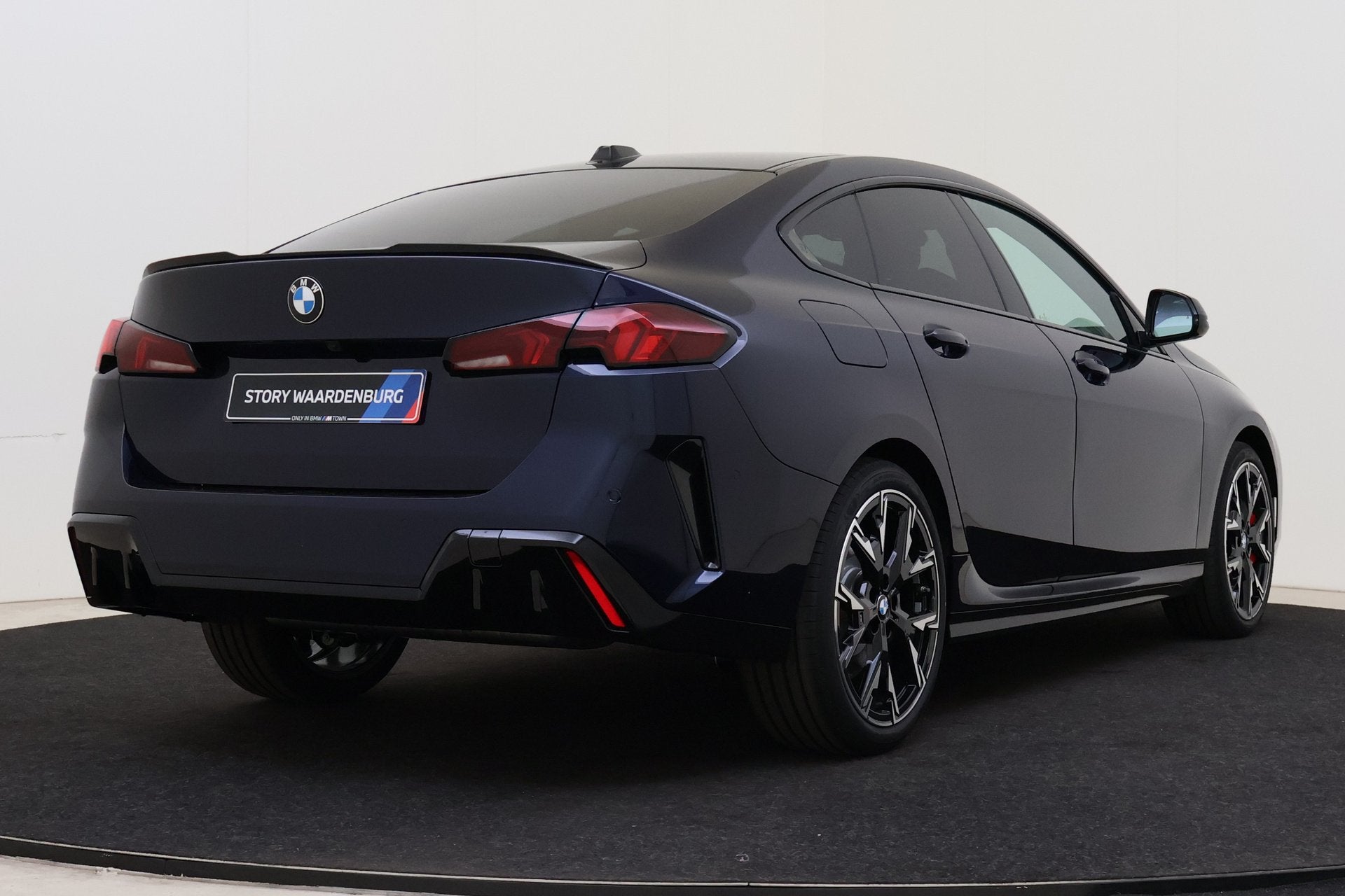 BMW 2 Serie Gran Coupé 220 M Sport Automaat / Panoramadak /, Auto's, Dealer onderhouden, Panoramadak, 156 pk, Blauw