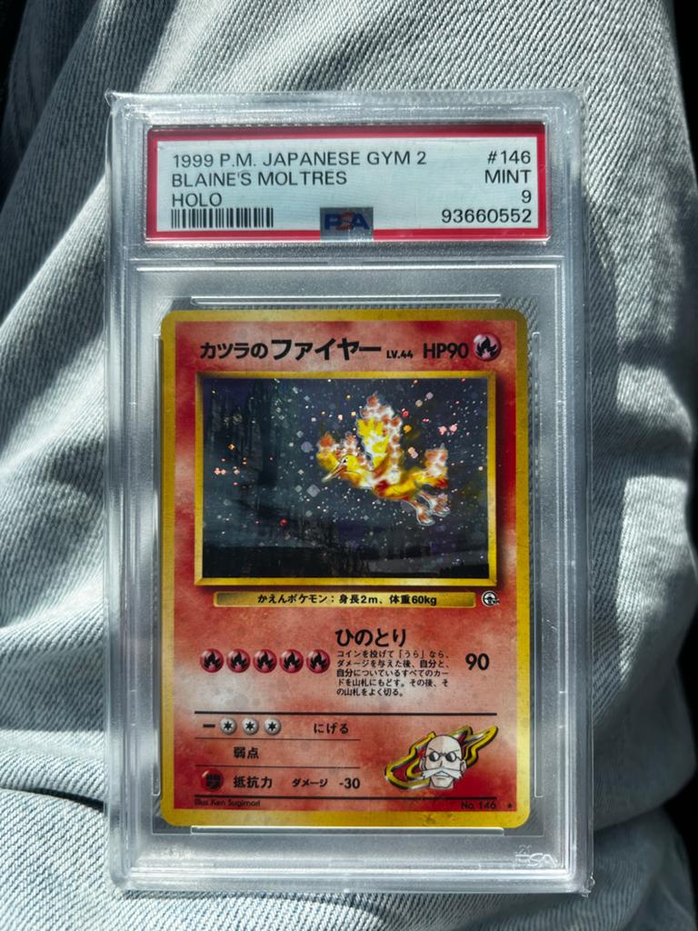 PSA 9 MINT 1999 Blaine's Moltres Japanse Gym 2 Holo, Ophalen of Verzenden, Zo goed als nieuw, Losse kaart, Foil