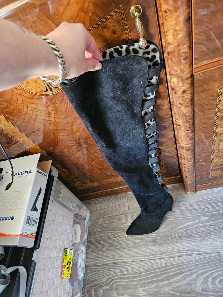 Zwarte overknee laarzen met luipaardprint voering, Kleding | Dames, Schoenen, Ophalen of Verzenden, Zo goed als nieuw, Zwart, Hoge laarzen