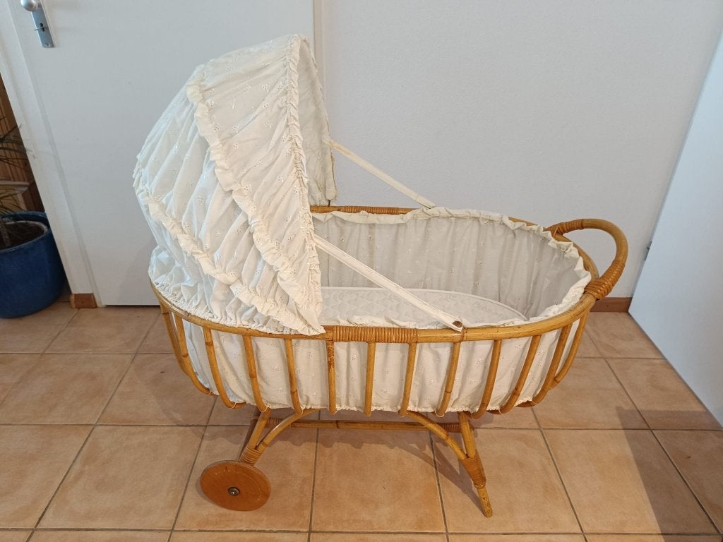 Rotan wieg, Ophalen, Gebruikt, Wieg