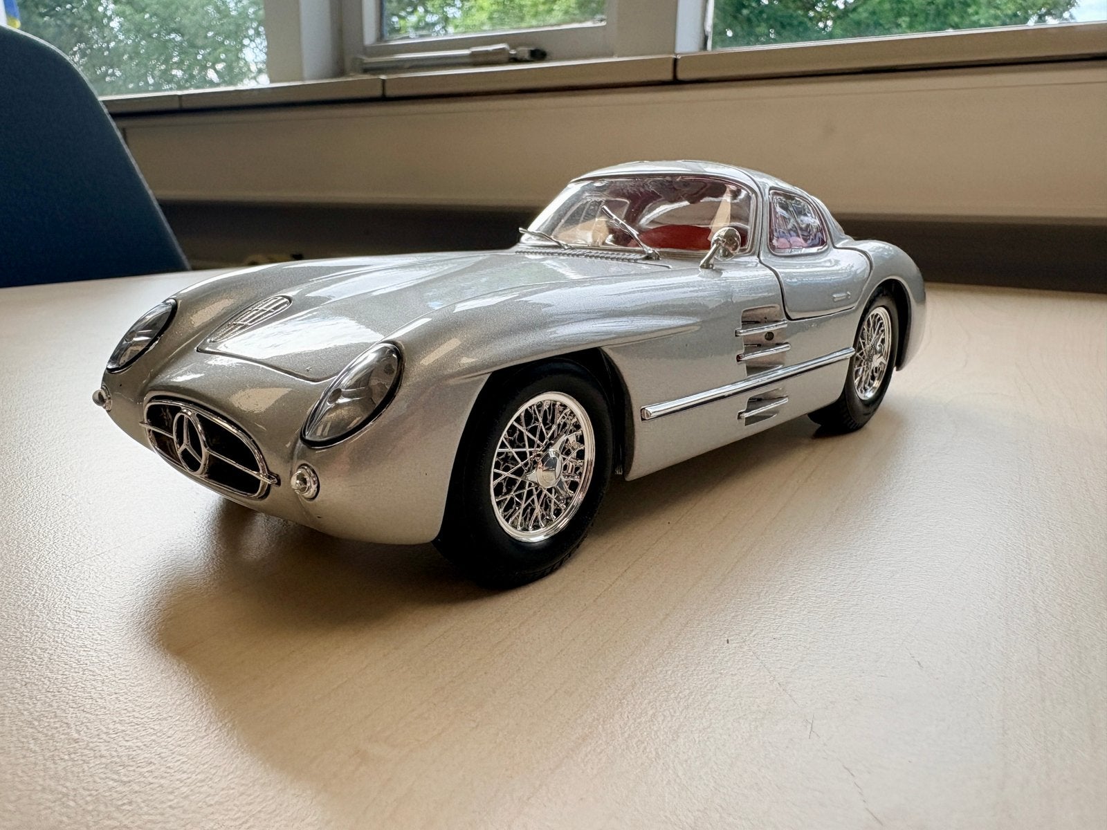 300SLR Uhlenhaut 1:18 Single of Combi Deal, Hobby en Vrije tijd, Modelauto's | 1:18, Ophalen of Verzenden, Zo goed als nieuw, Auto